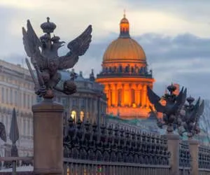 Места для отдыха и еды на главной улице города